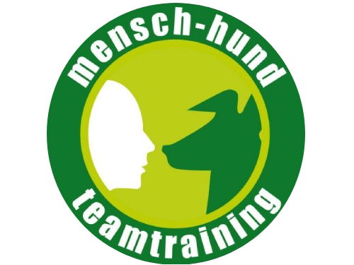 Ein grünes Kreislogo mit den Worten "mensch-hund teamtraining" und den Silhouetten eines Menschen und eines Hundes.